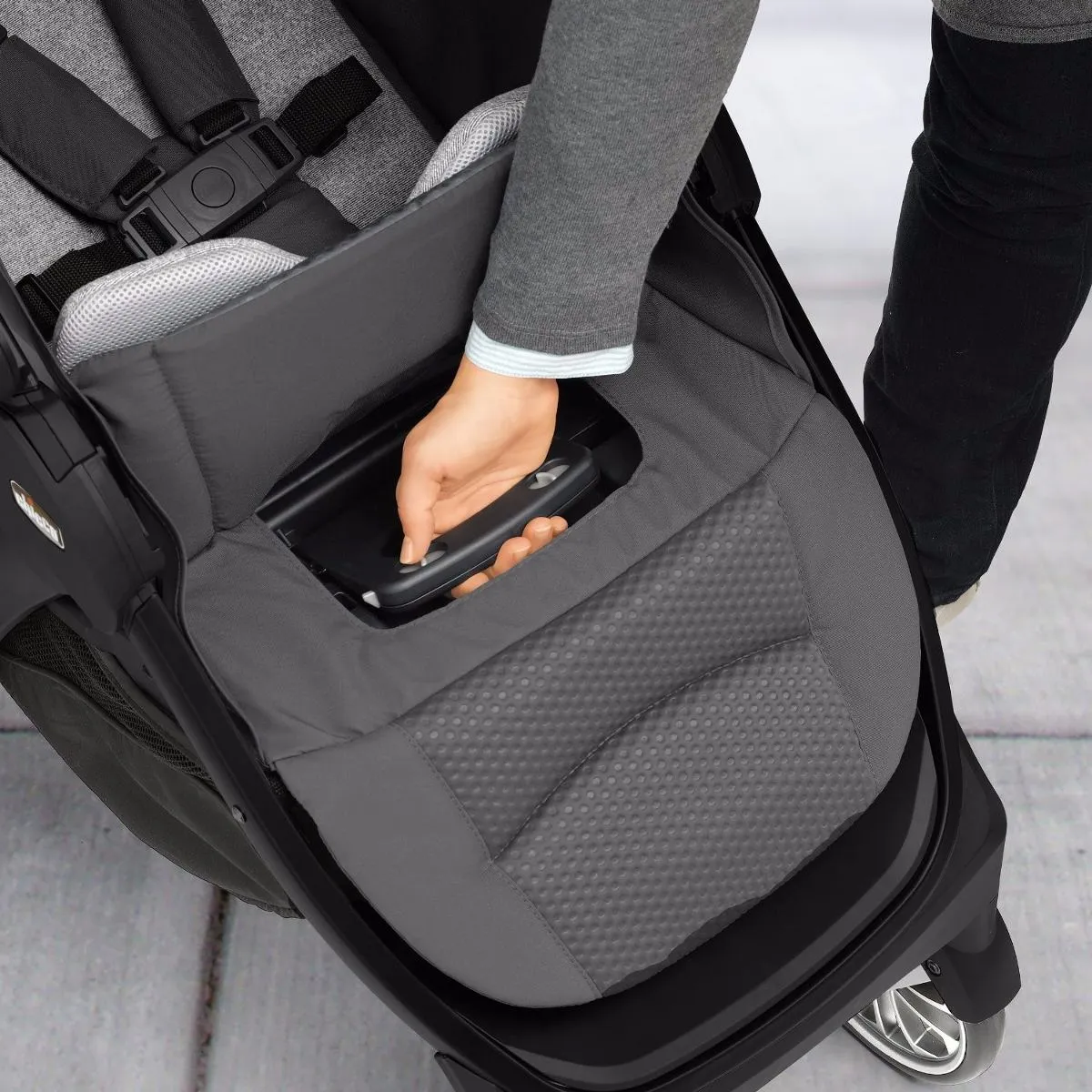 Chicco Bravo LE Trio Travel System - Genesis