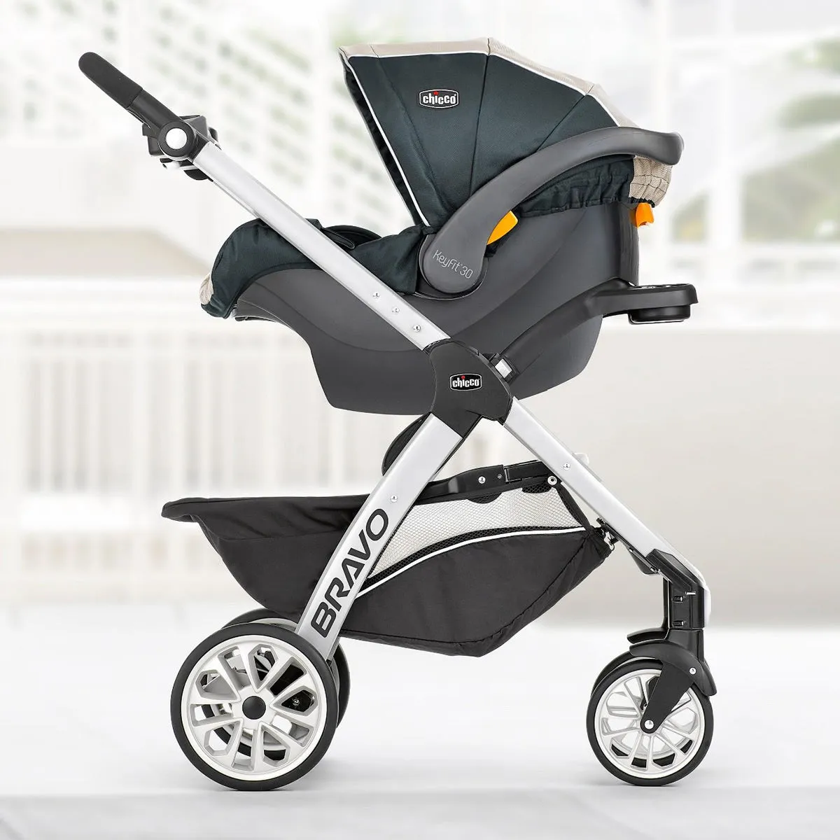Chicco Bravo Trio Travel System - Champagne