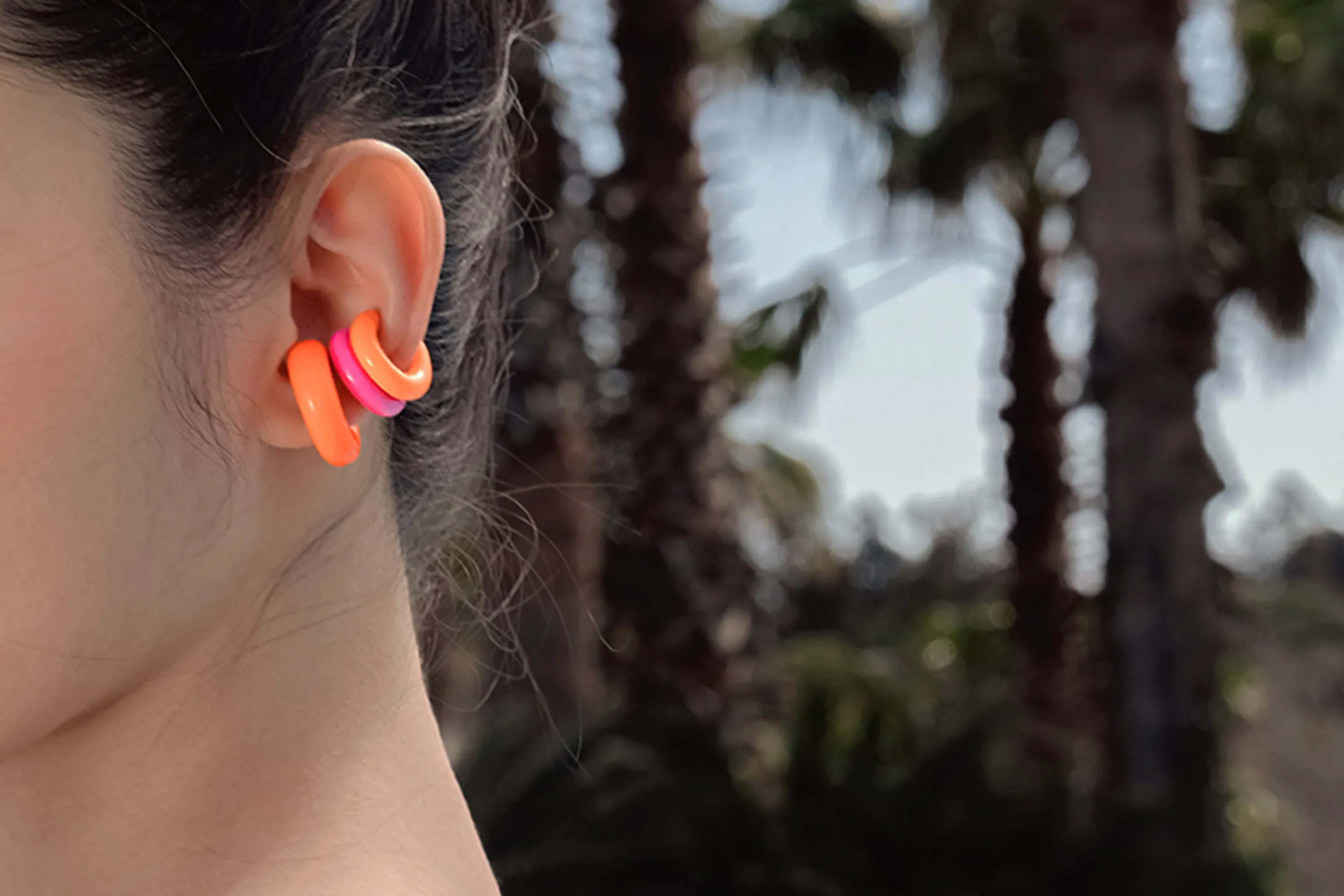 Iconic ear cuff (M) Neon orange   Banana