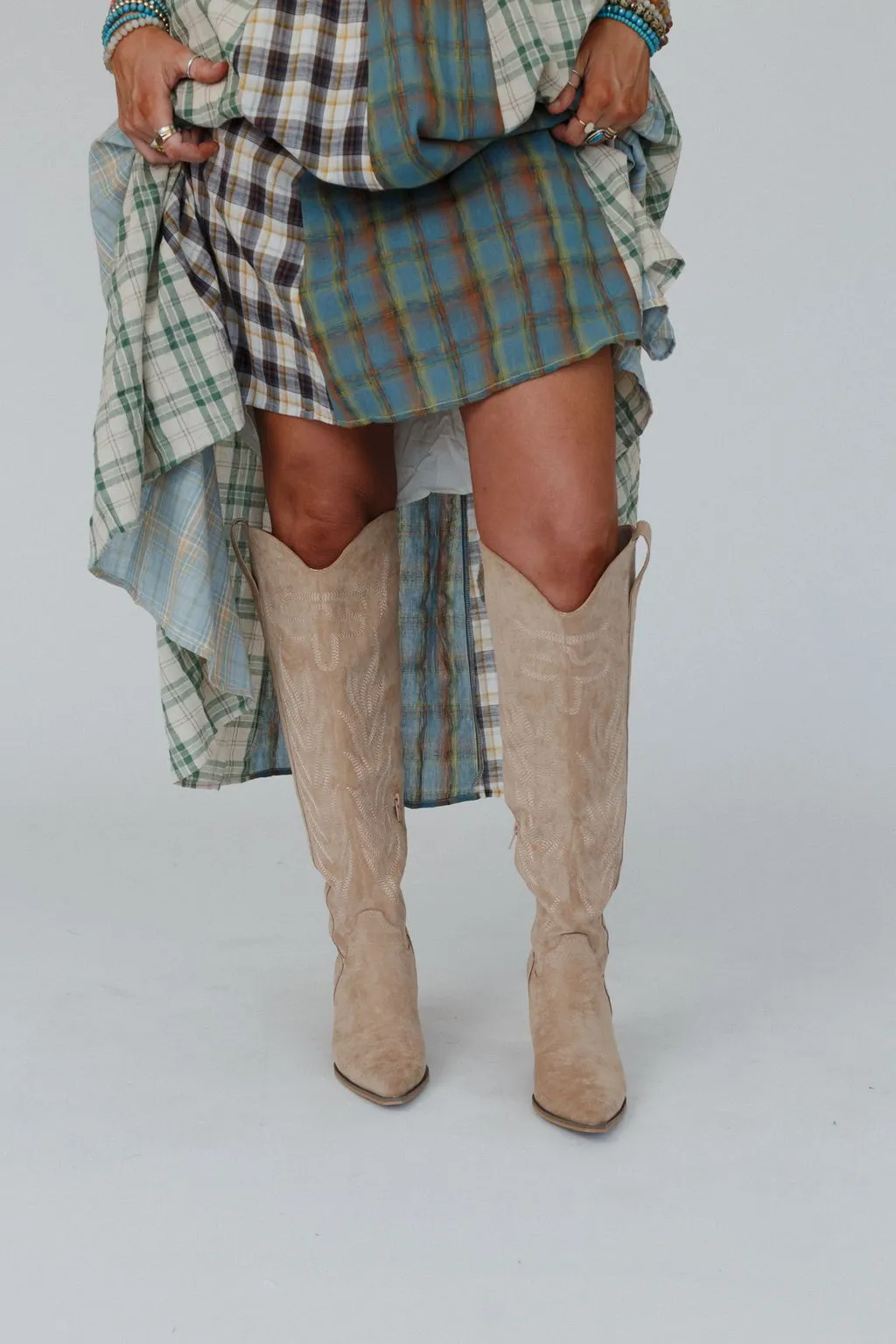 Mustang Embroidered Boots - Almond