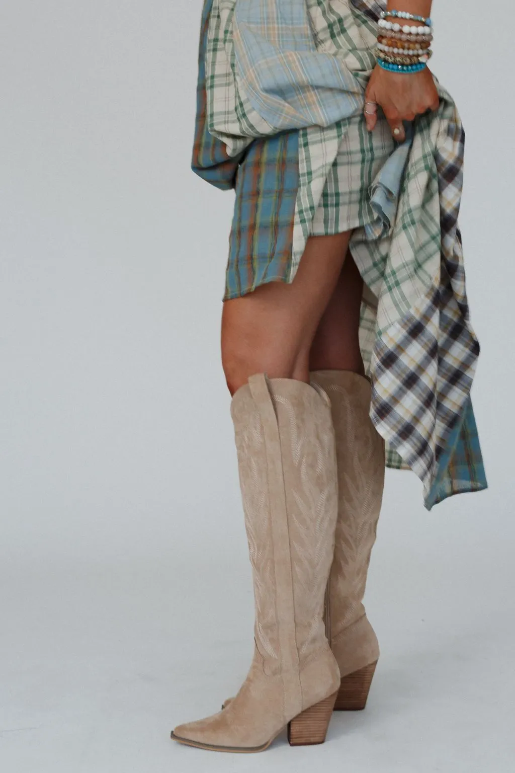 Mustang Embroidered Boots - Almond