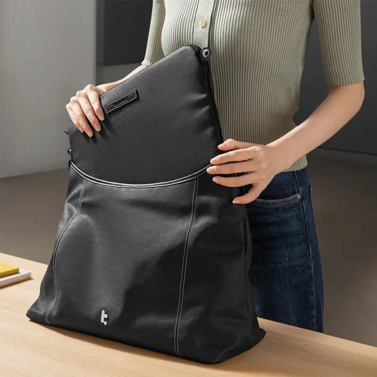 Tomtoc Versatile-T28 Laptop Tote Bag 14″
