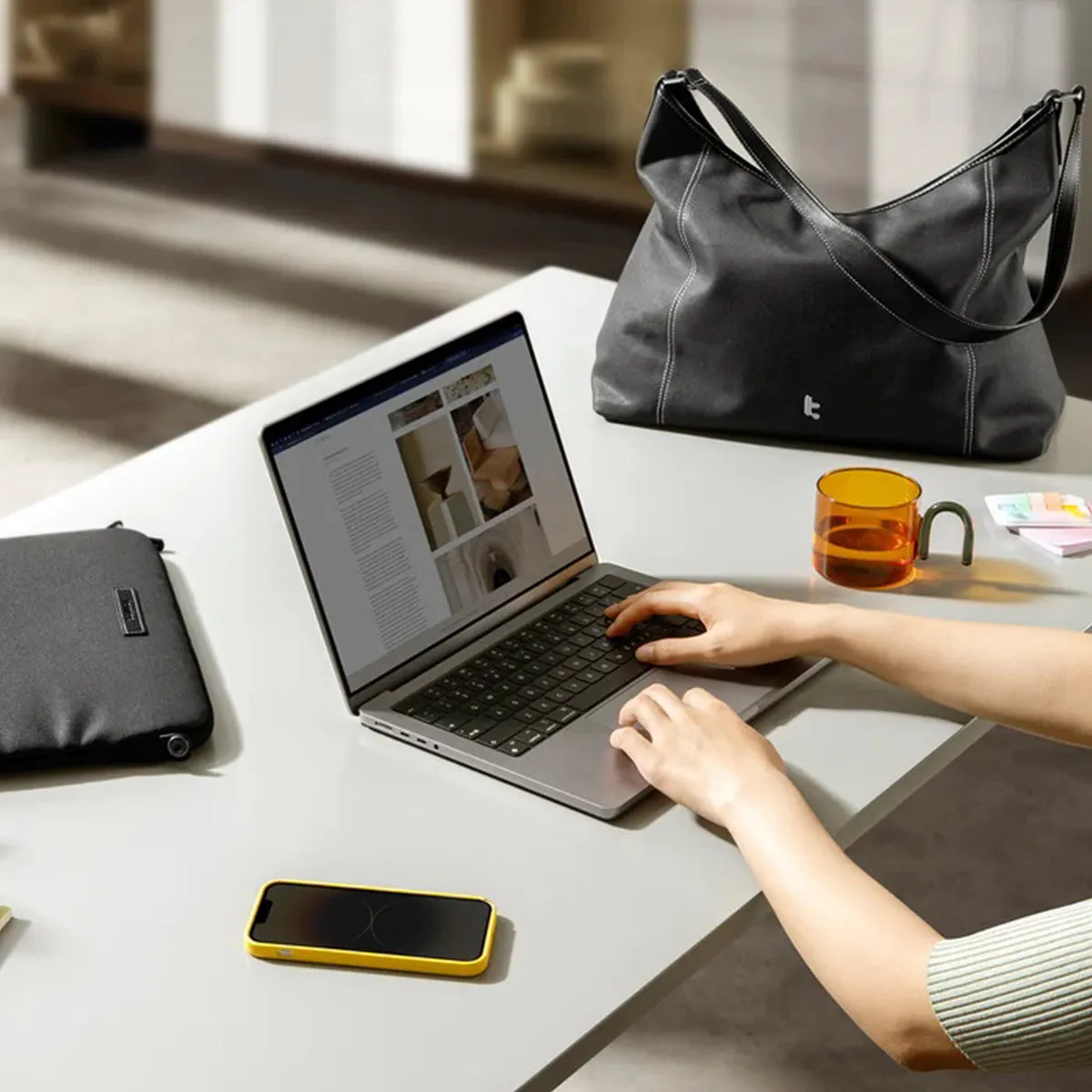 Tomtoc Versatile-T28 Laptop Tote Bag 14″